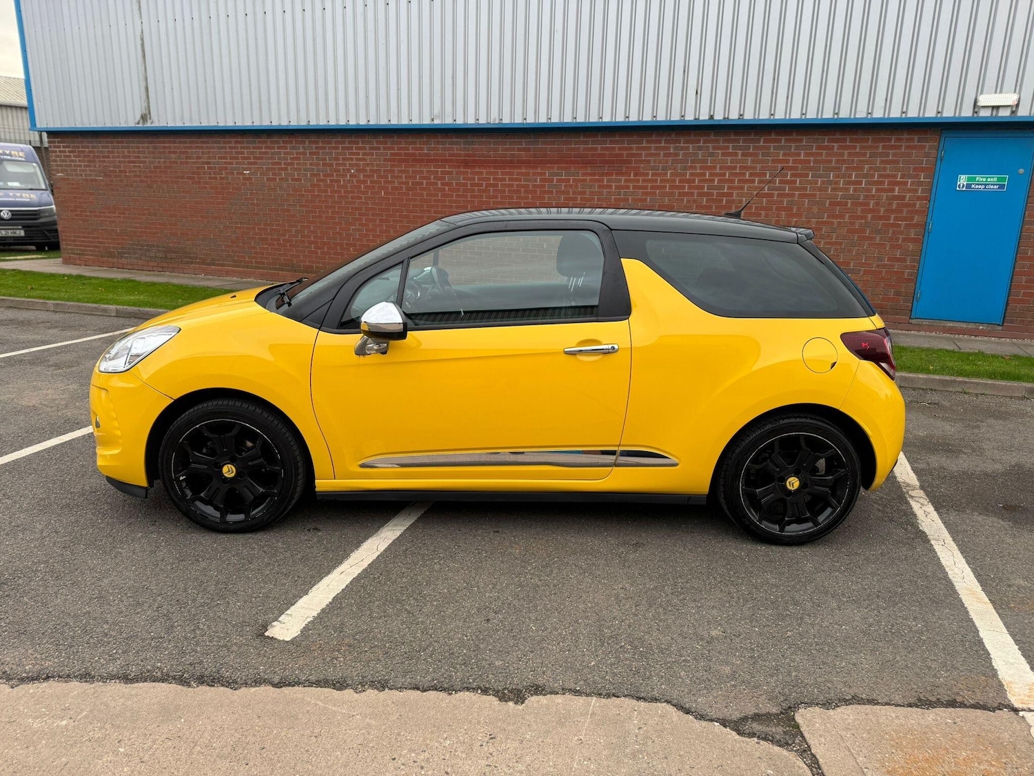 Used Citroen DS3 2015 for sale - 76457704: Photo 4