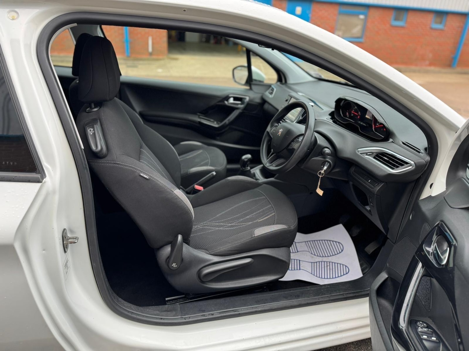 Used Peugeot 208 2014 for sale - 76423592: Photo 13