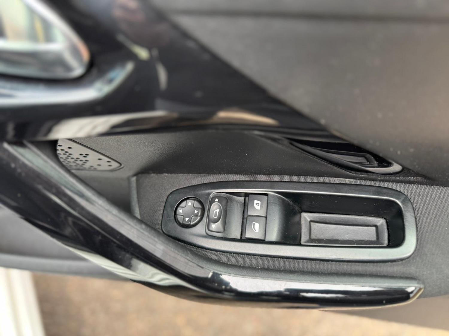 Used Peugeot 208 2014 for sale - 76423592: Photo 17