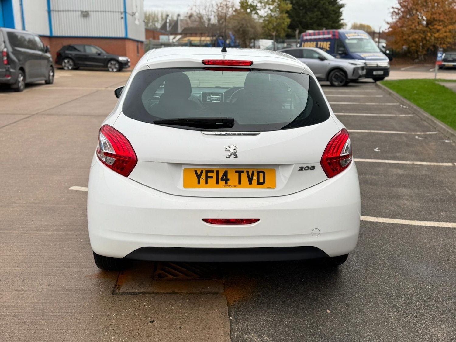Used Peugeot 208 2014 for sale - 76423592: Photo 2