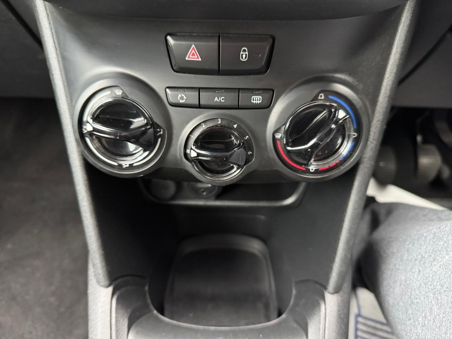 Used Peugeot 208 2014 for sale - 76423592: Photo 20