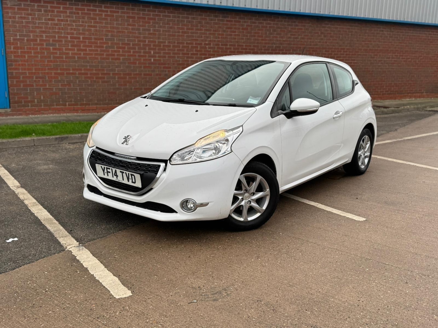 Used Peugeot 208 2014 for sale - 76423592: Photo 5