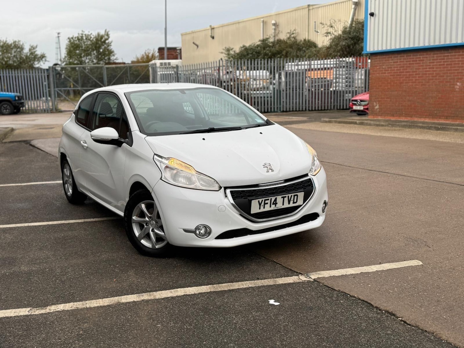 Used Peugeot 208 2014 for sale - 76423592: Photo 6