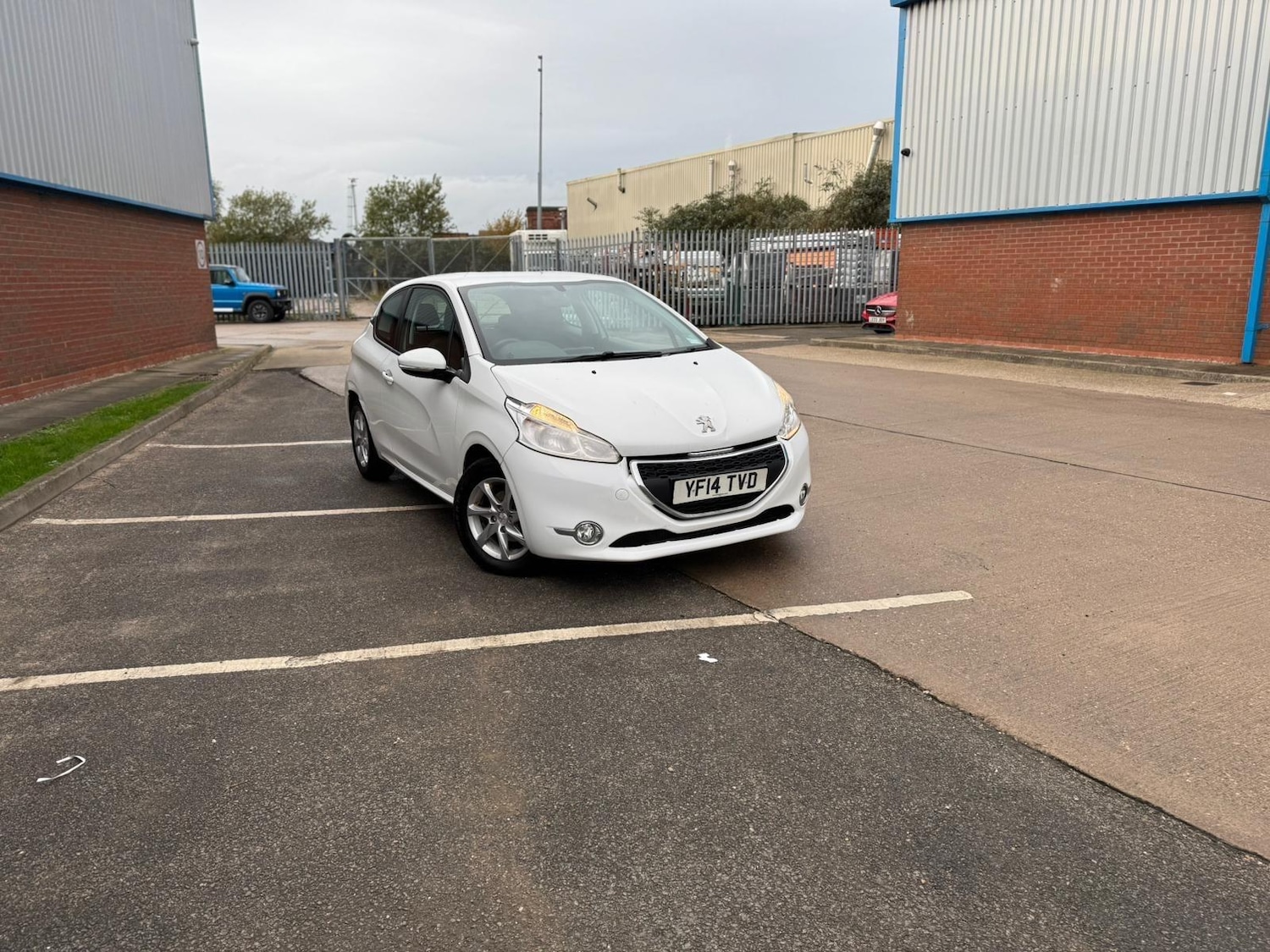 Used Peugeot 208 2014 for sale - 76423592: Photo 9