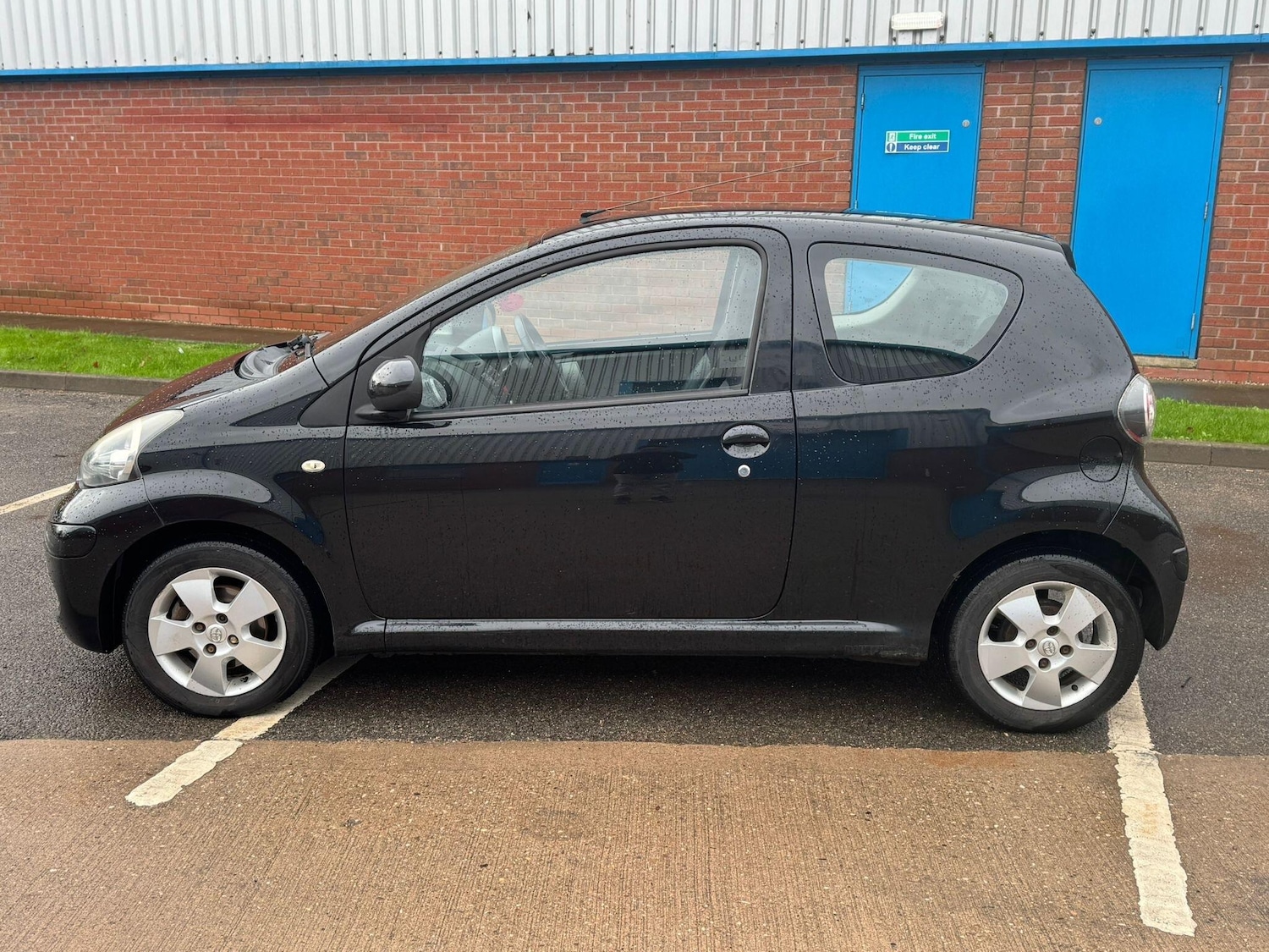 Used Toyota AYGO 2009 for sale - 76550548: Photo 3