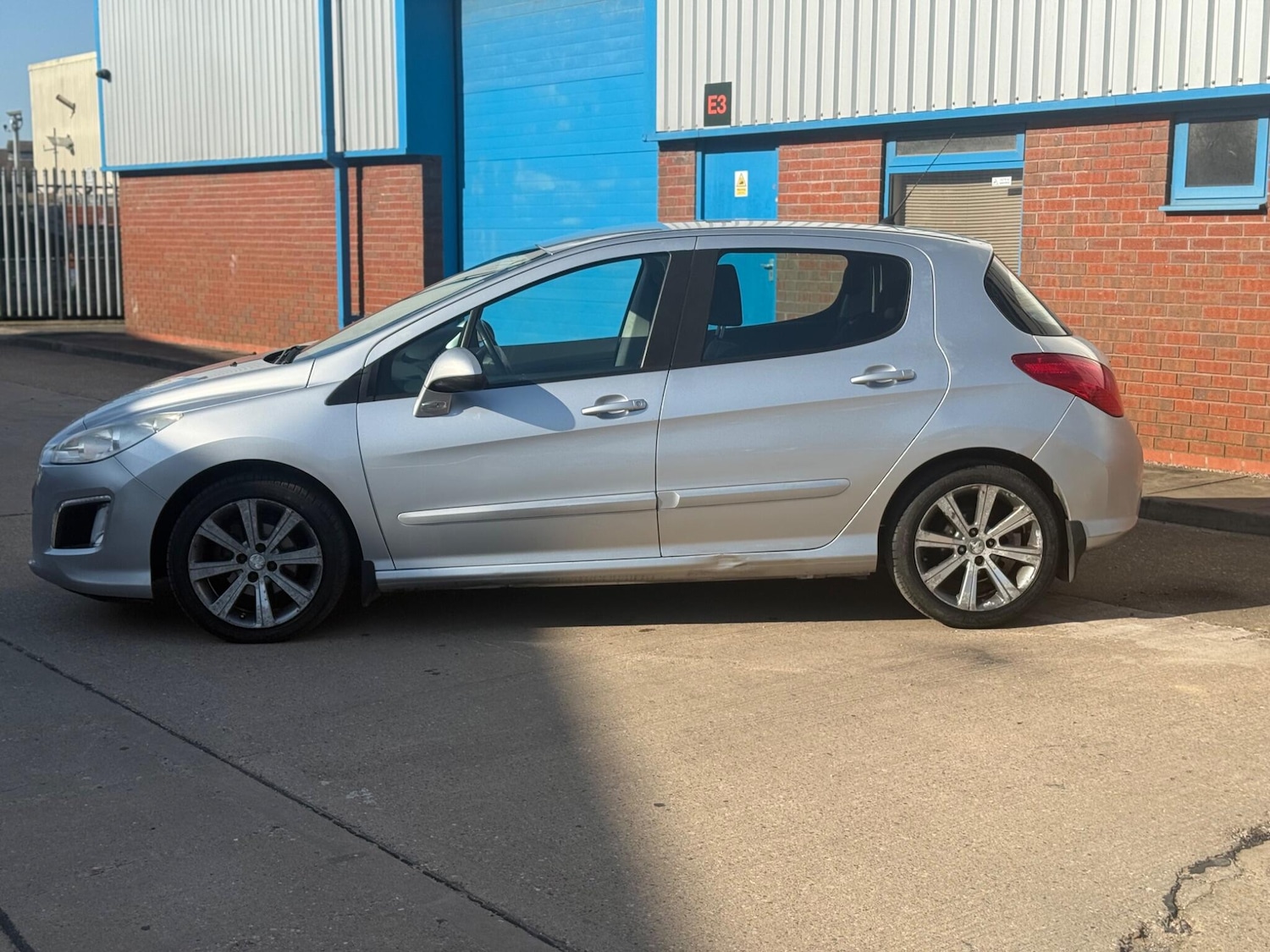 Used Peugeot 308 for sale - 77752831: Photo 11