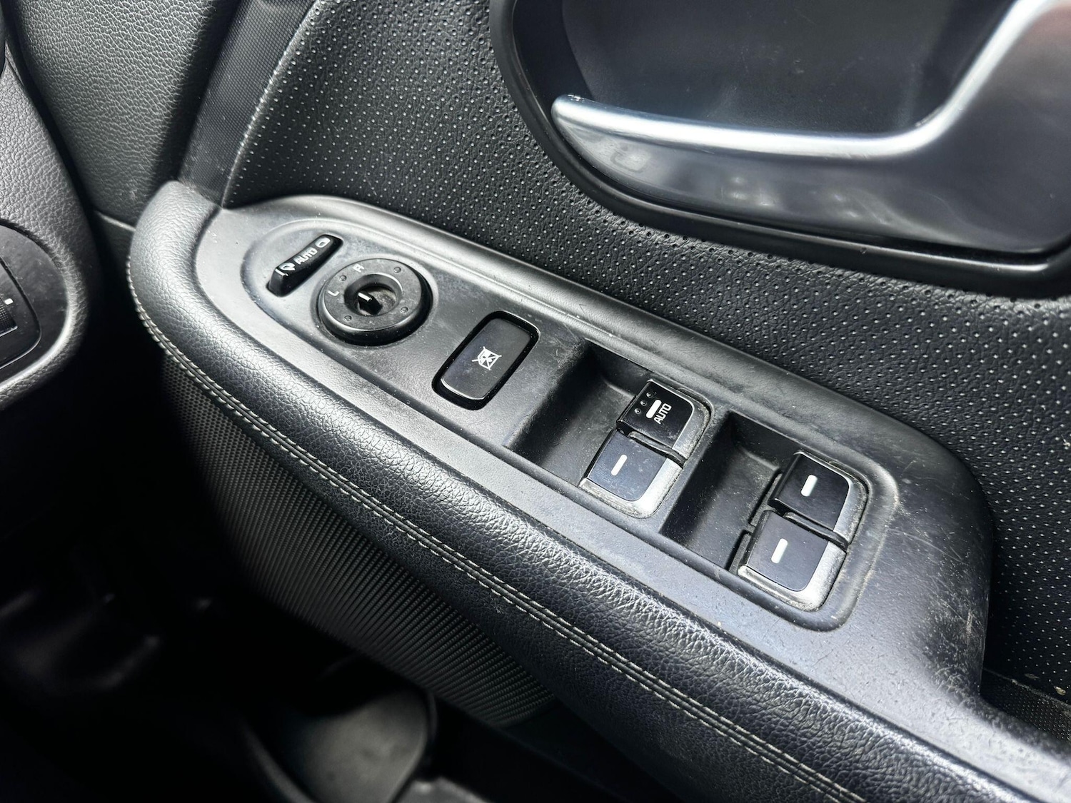 Used Kia Carens 2014 for sale - 77633054: Photo 22