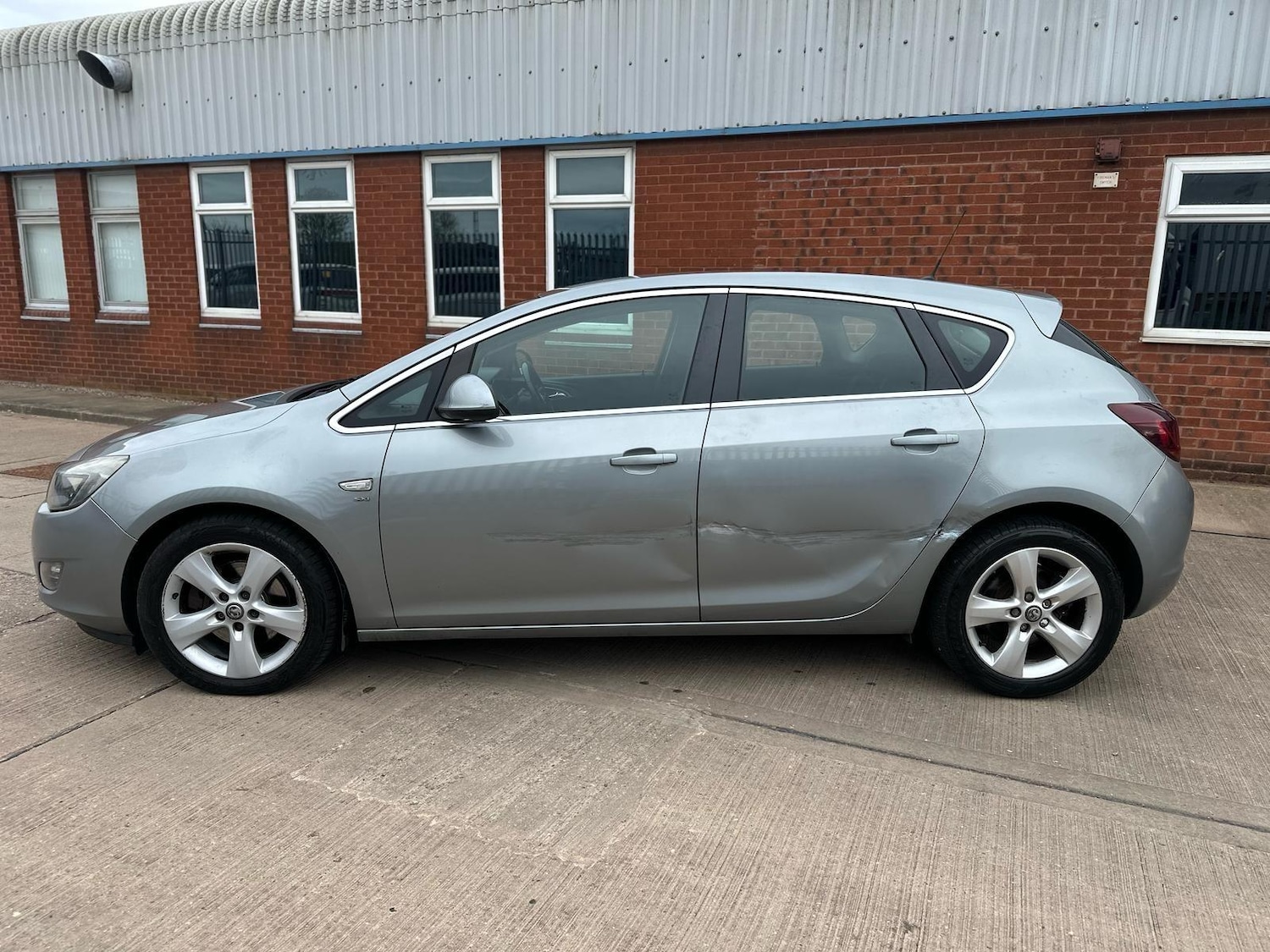 Used Vauxhall Astra 2011 for sale - 76743419: Photo 3