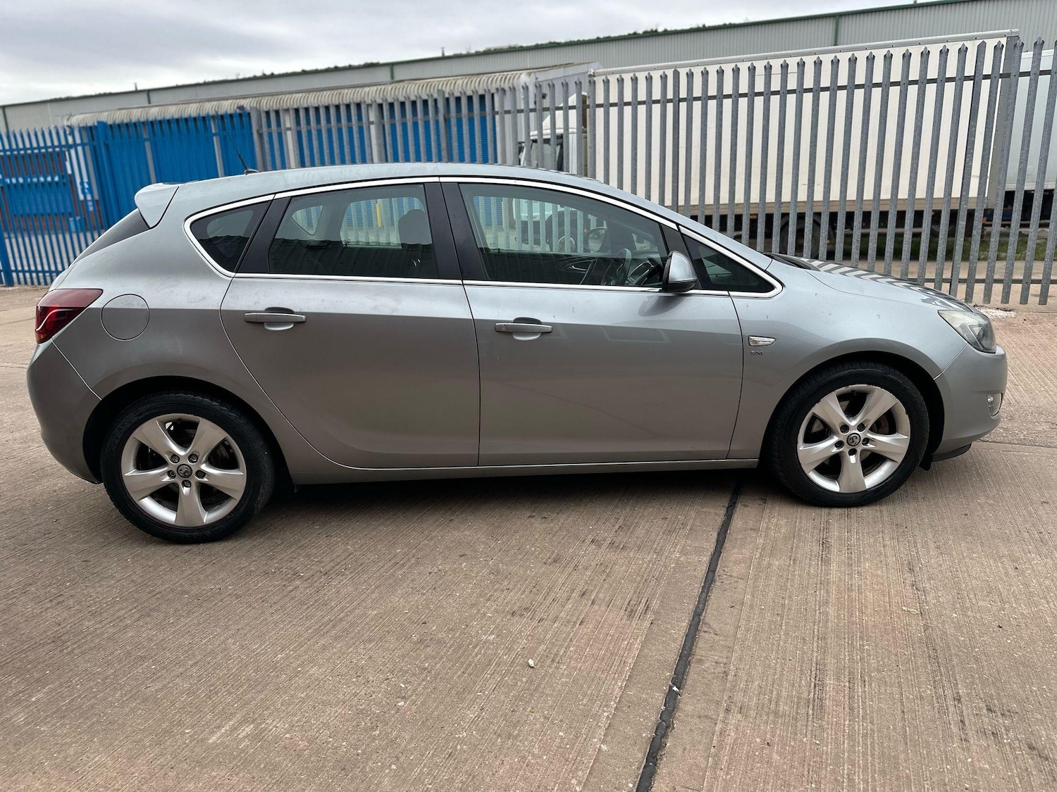 Used Vauxhall Astra 2011 for sale - 76743419: Photo 4