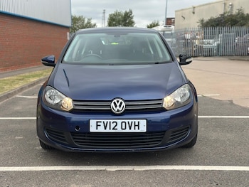 Volkswagen - Golf