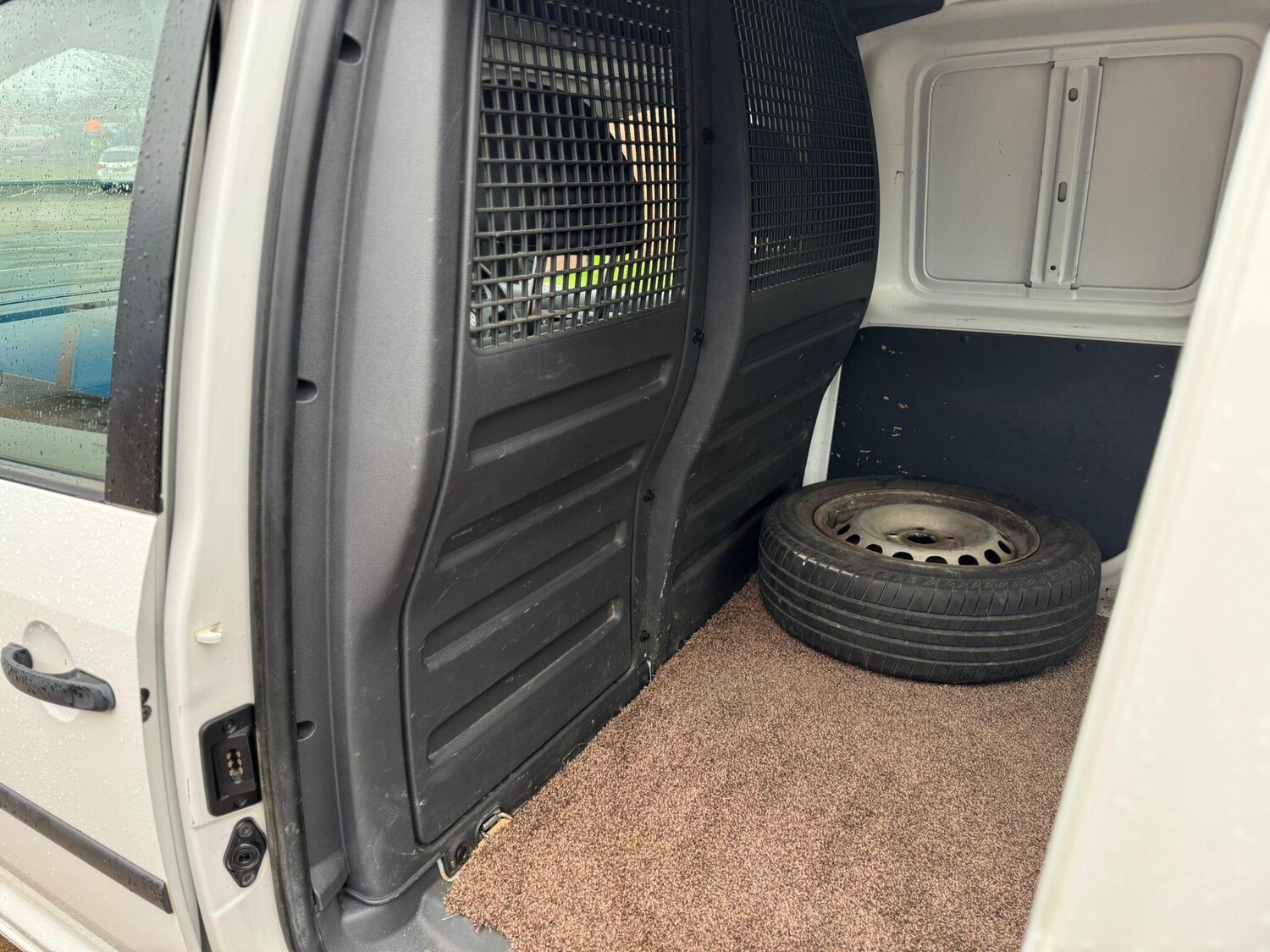 Used Volkswagen Caddy 2011 for sale - 77549397: Photo 26