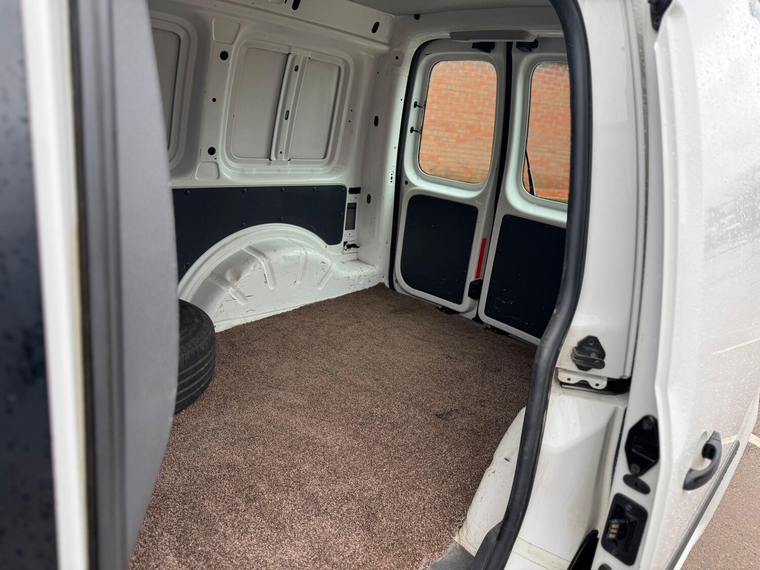 Used Volkswagen Caddy 2011 for sale - 77549397: Photo 28