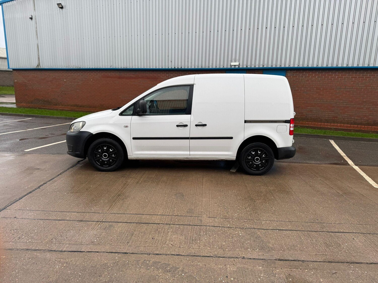 Used Volkswagen Caddy 2011 for sale - 77549397: Photo 3