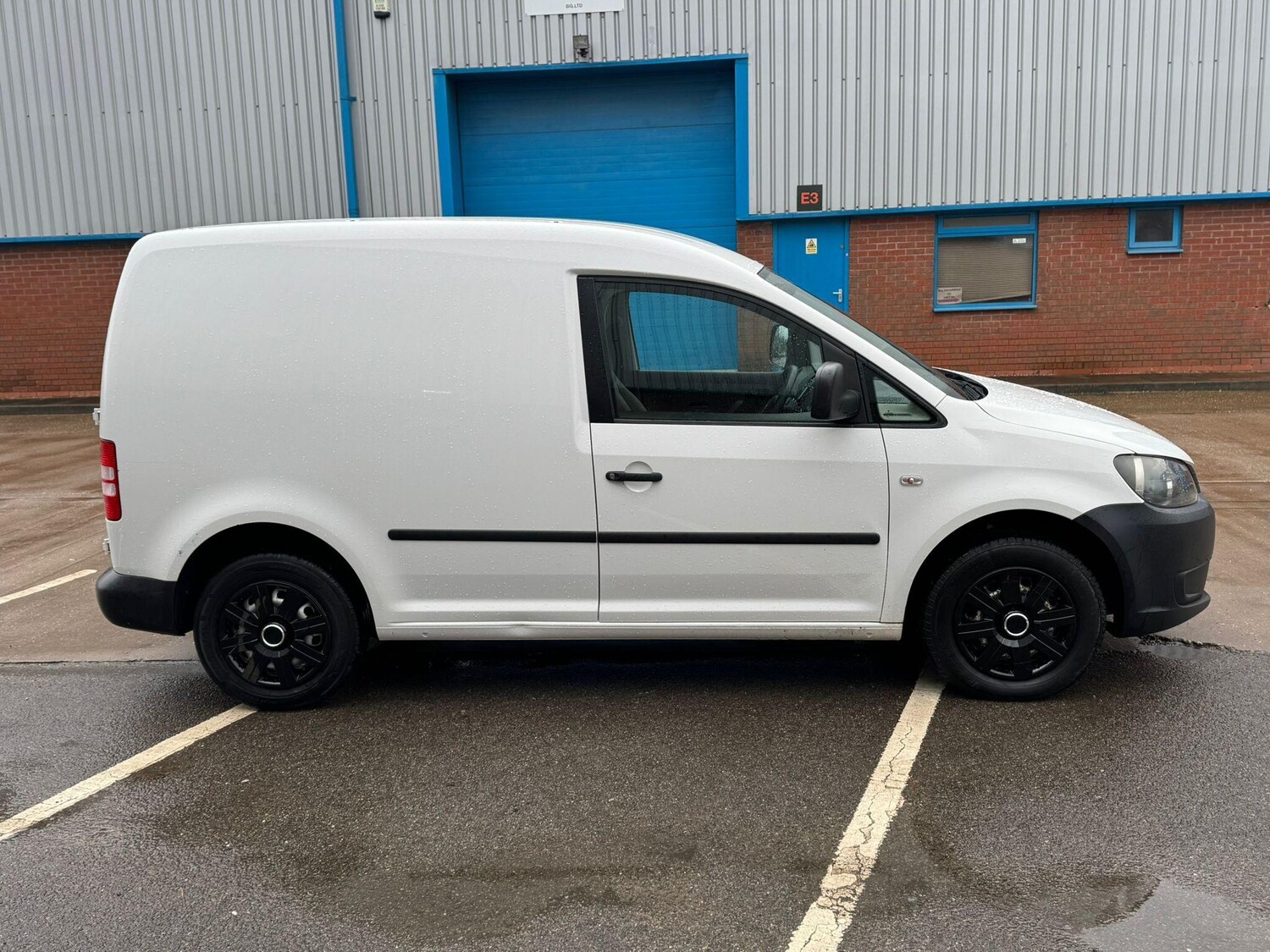 Used Volkswagen Caddy 2011 for sale - 77549397: Photo 4