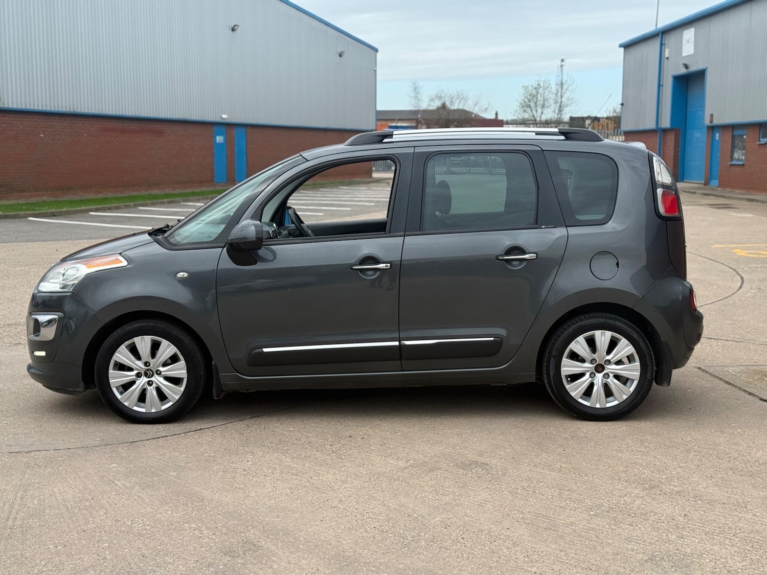 Used Citroen C3 Picasso 2014 for sale - 77737297: Photo 11
