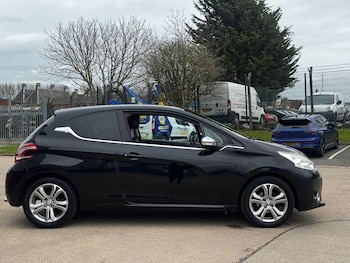 Used Peugeot 208 2013 for sale - 77908534: Photo