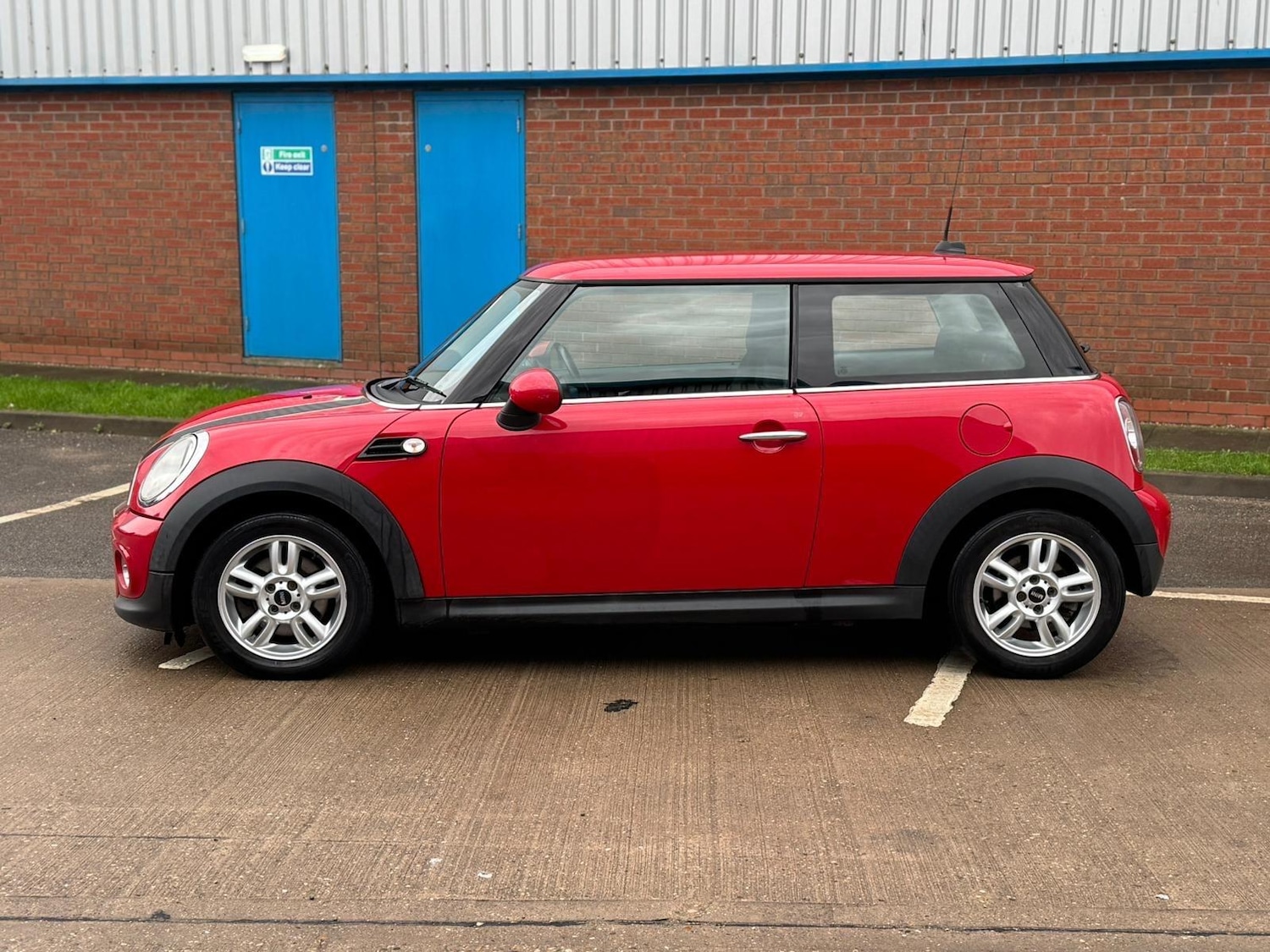 Used MINI Hatch 2011 for sale - 76995134: Photo 3