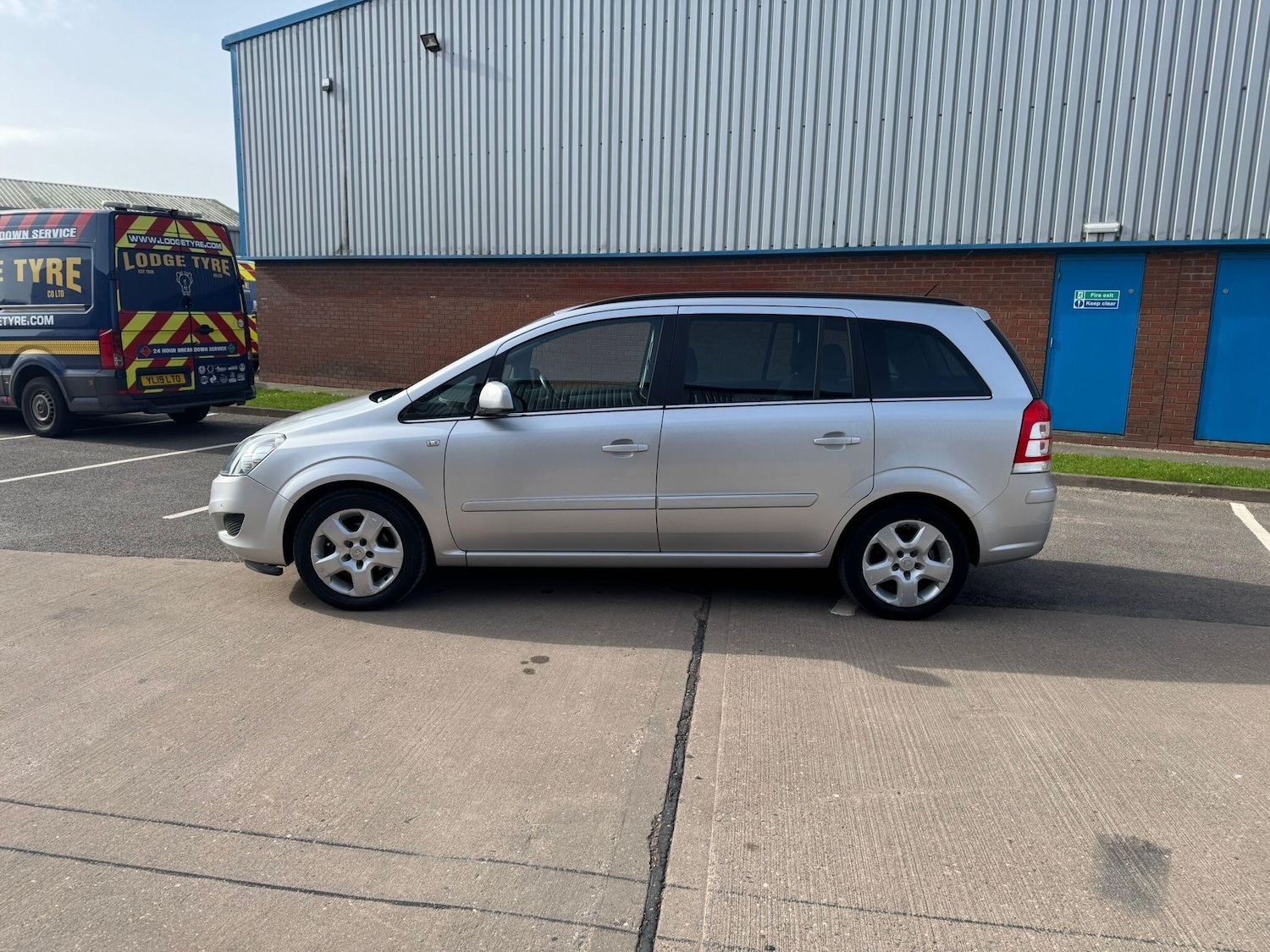 Used Vauxhall Zafira for sale - 78205061: Photo 3