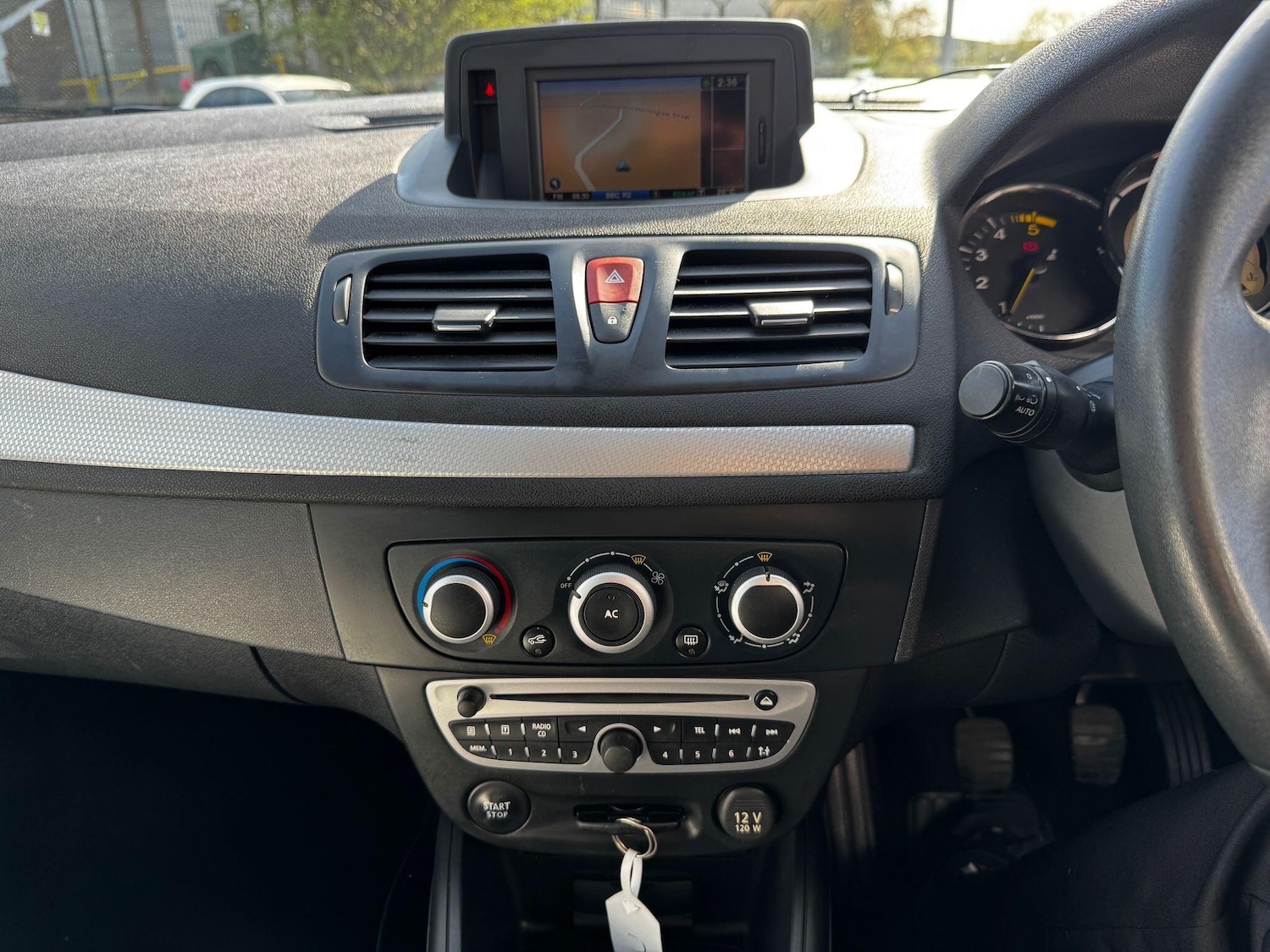 Used Renault Megane 2011 for sale - 78157644: Photo 17