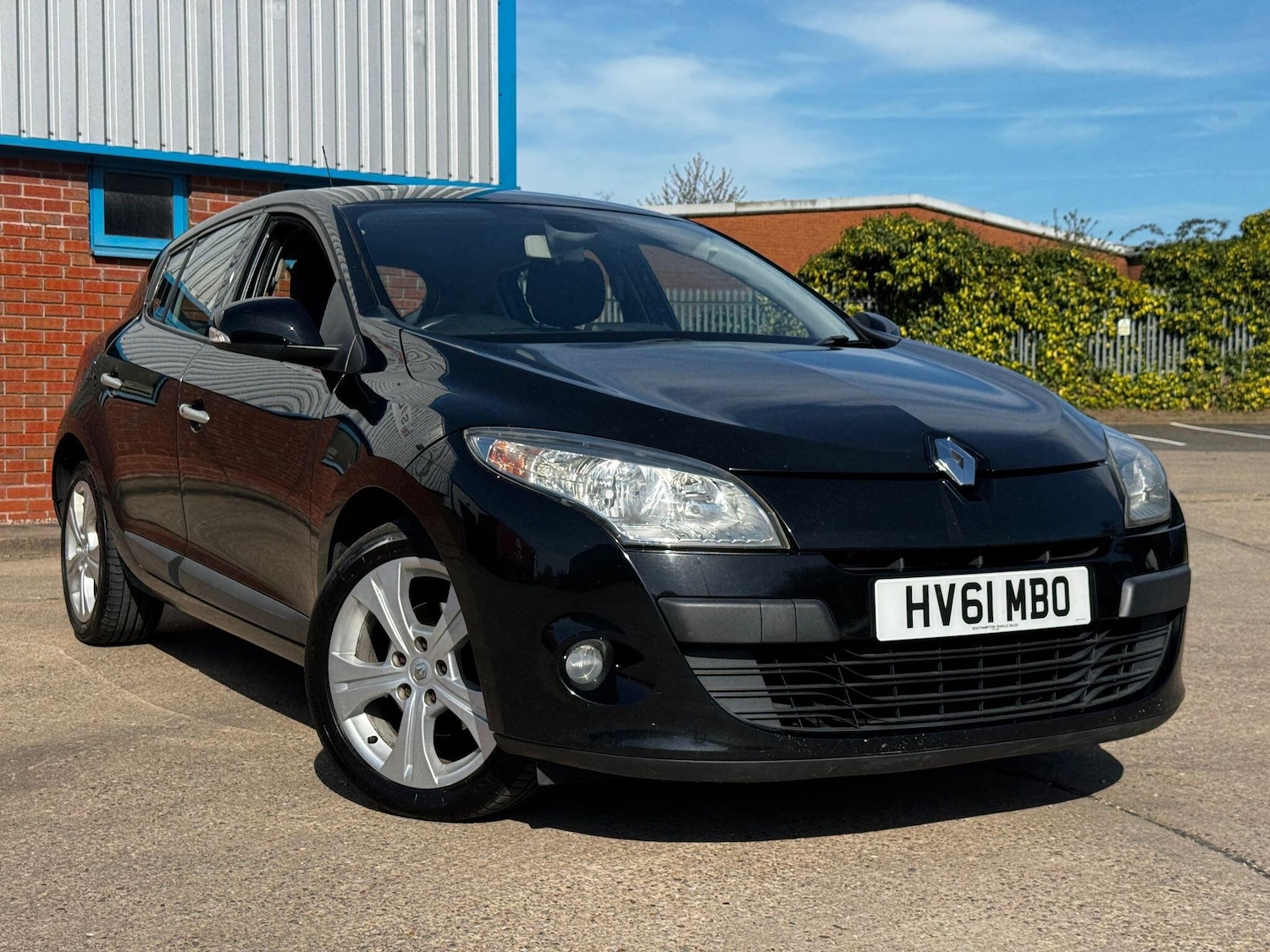 Used Renault Megane 2011 for sale - 78157644: Photo 2