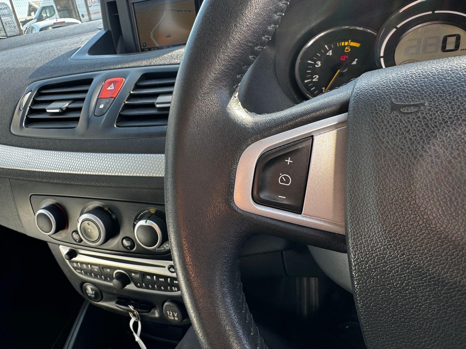 Used Renault Megane 2011 for sale - 78157644: Photo 22