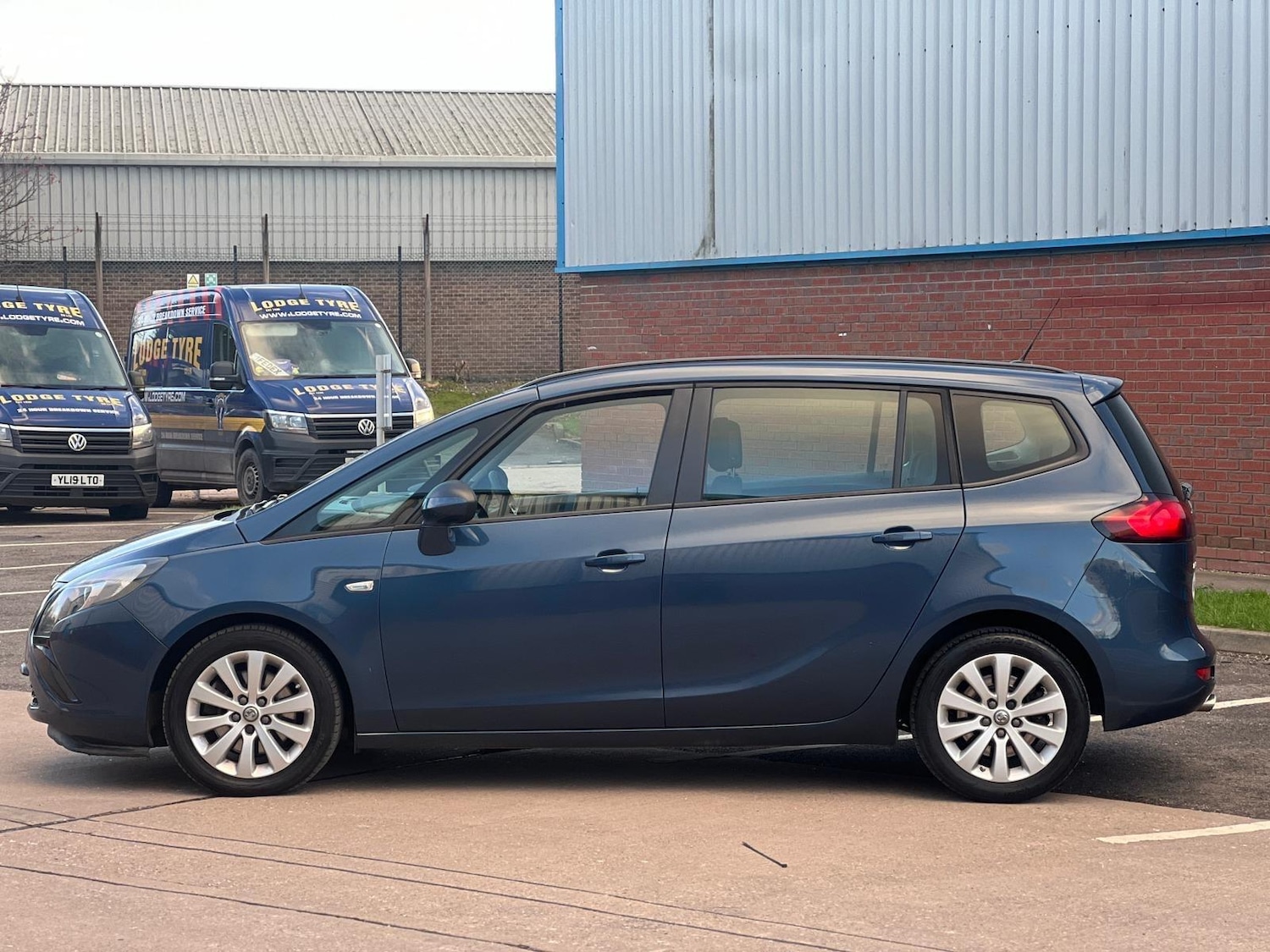 Used Vauxhall Zafira Tourer 2016 for sale - 77101960: Photo 3