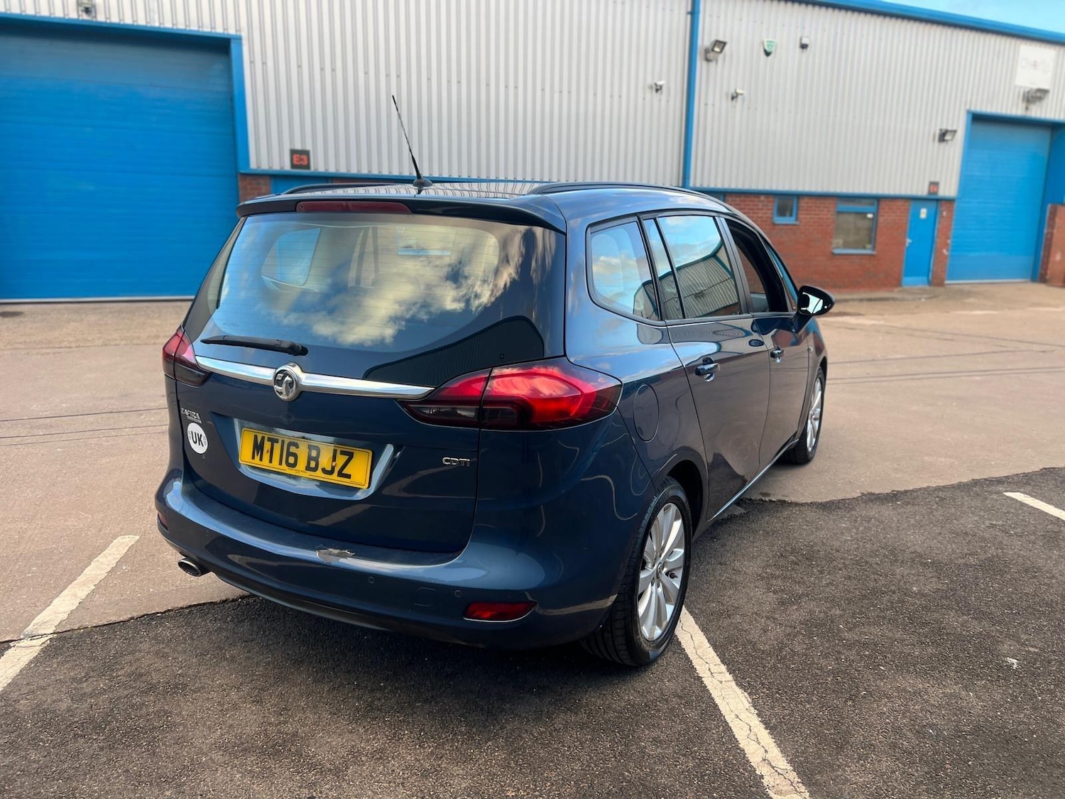 Used Vauxhall Zafira Tourer 2016 for sale - 77101960: Photo 6
