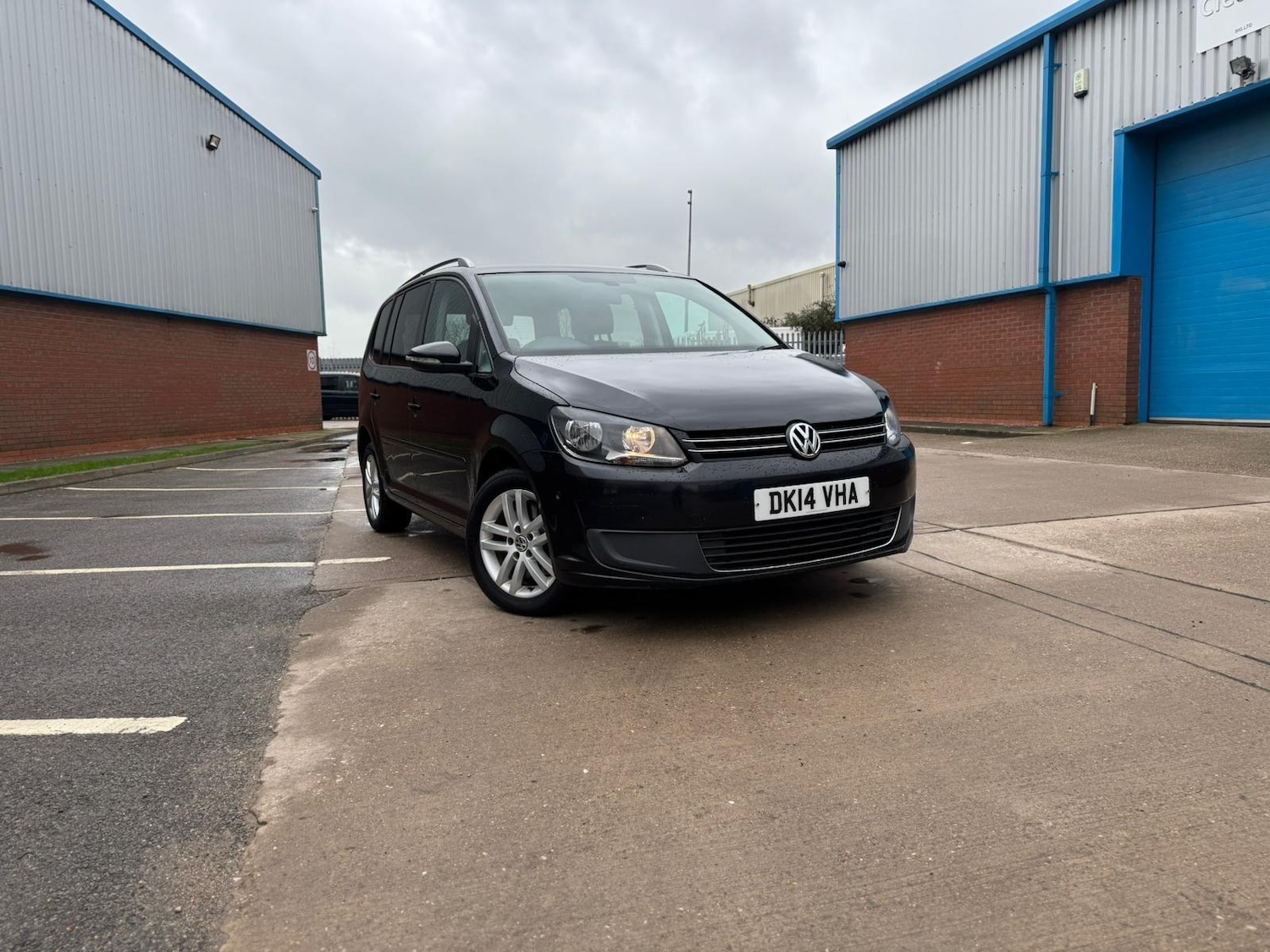 Used Volkswagen Touran 2014 for sale - 77705432: Photo 5