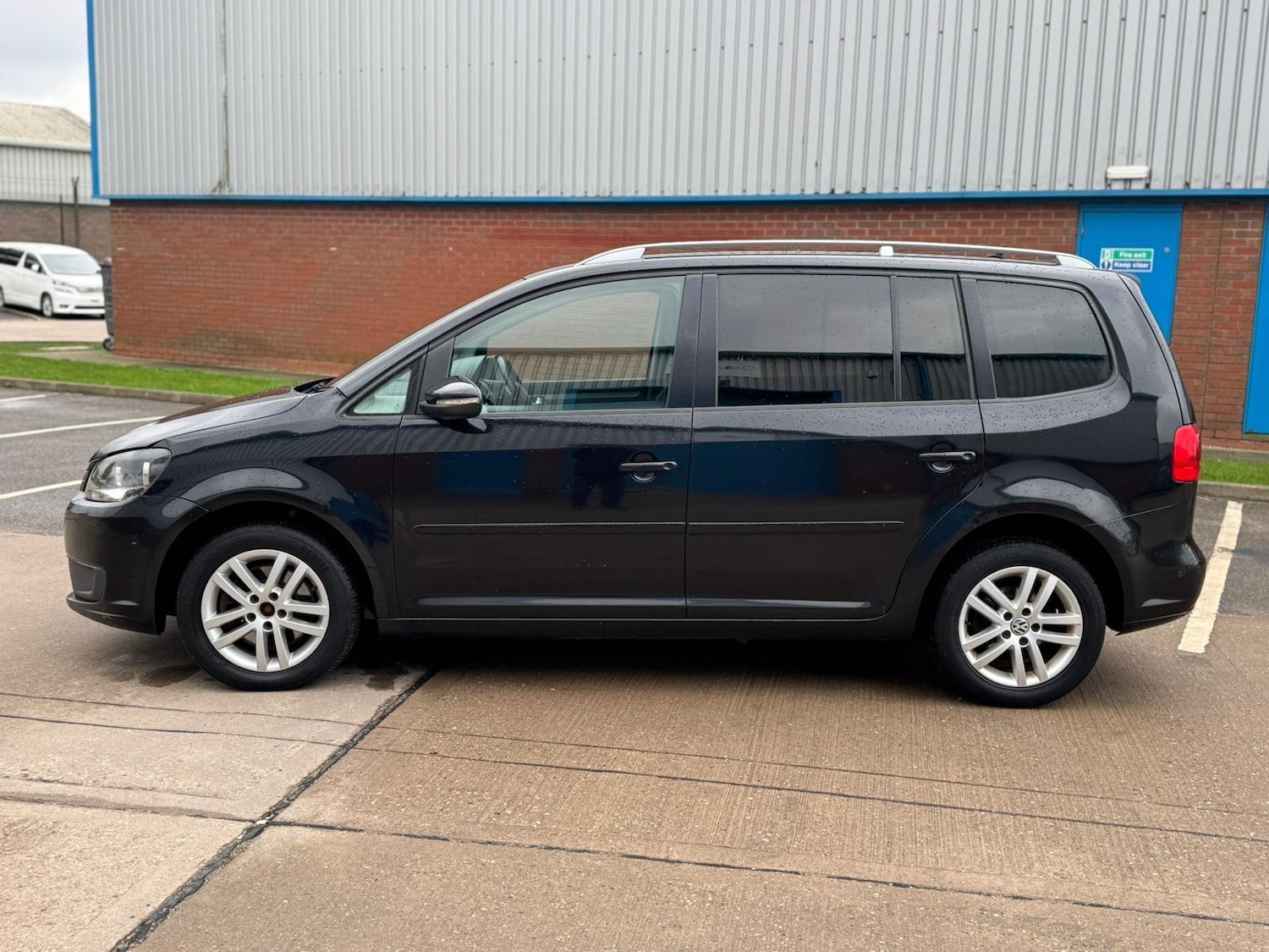 Used Volkswagen Touran 2014 for sale - 77705432: Photo 9