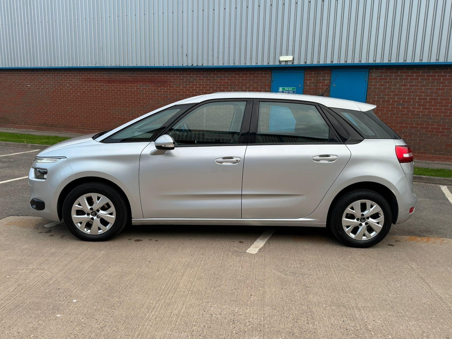 Used Citroen C4 Picasso 2015 for sale - 76512512: Photo 3