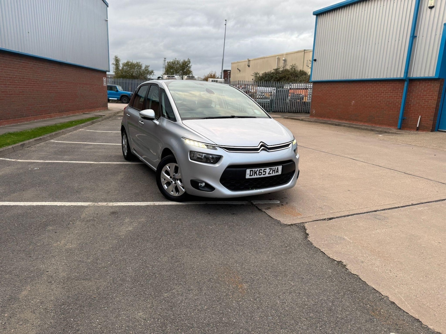 Used Citroen C4 Picasso 2015 for sale - 76512512: Photo 8