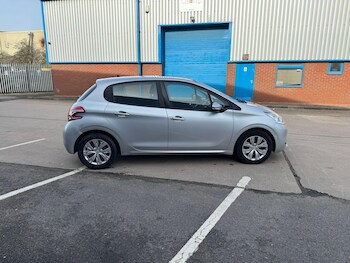 Used Peugeot 208 2013 for sale - 77598658: Photo
