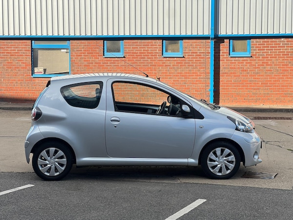 Used Toyota AYGO 2012 for sale - 76072427: Photo 4