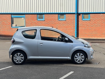 Used Toyota AYGO 2012 for sale - 76072427: Photo 4