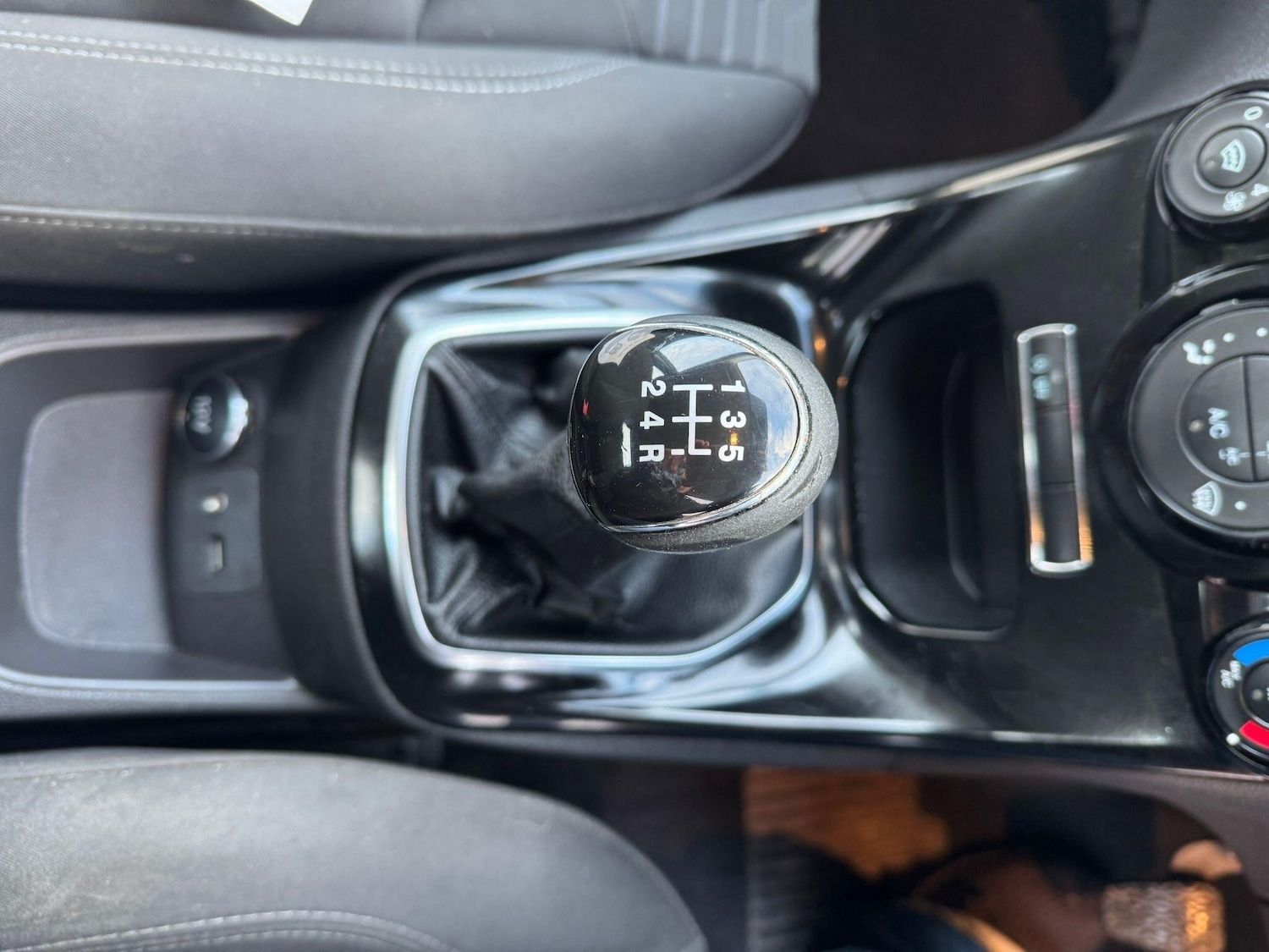 Used Ford Fiesta 2014 for sale - 77351801: Photo 24