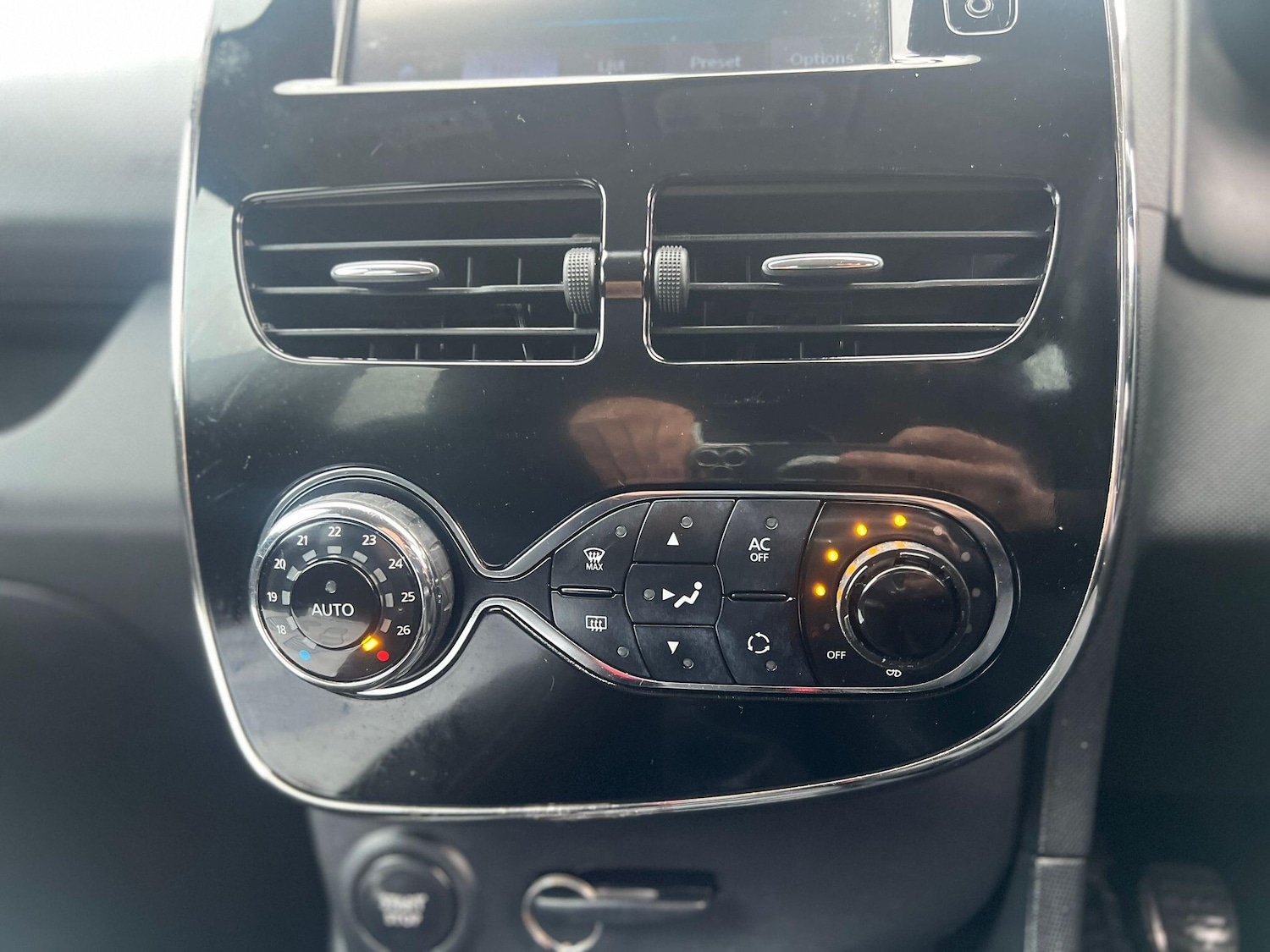 Used Renault Clio 2013 for sale - 76965591: Photo 15