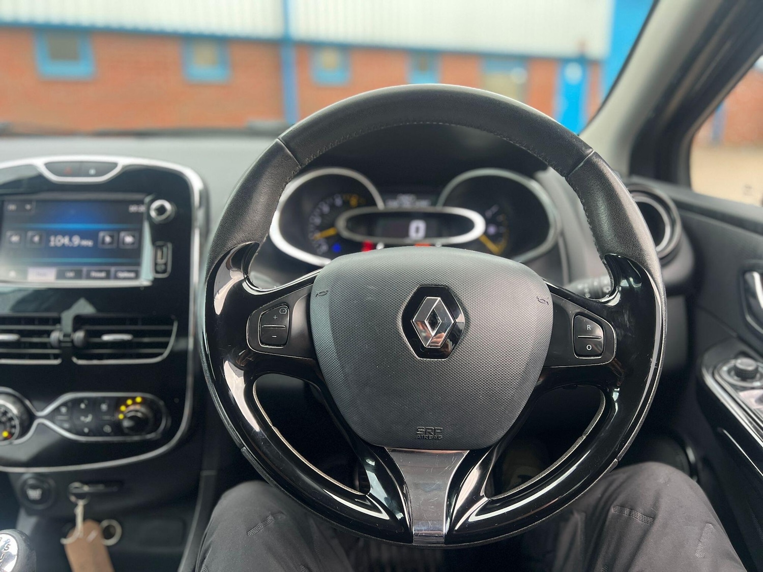 Used Renault Clio 2013 for sale - 76965591: Photo 17