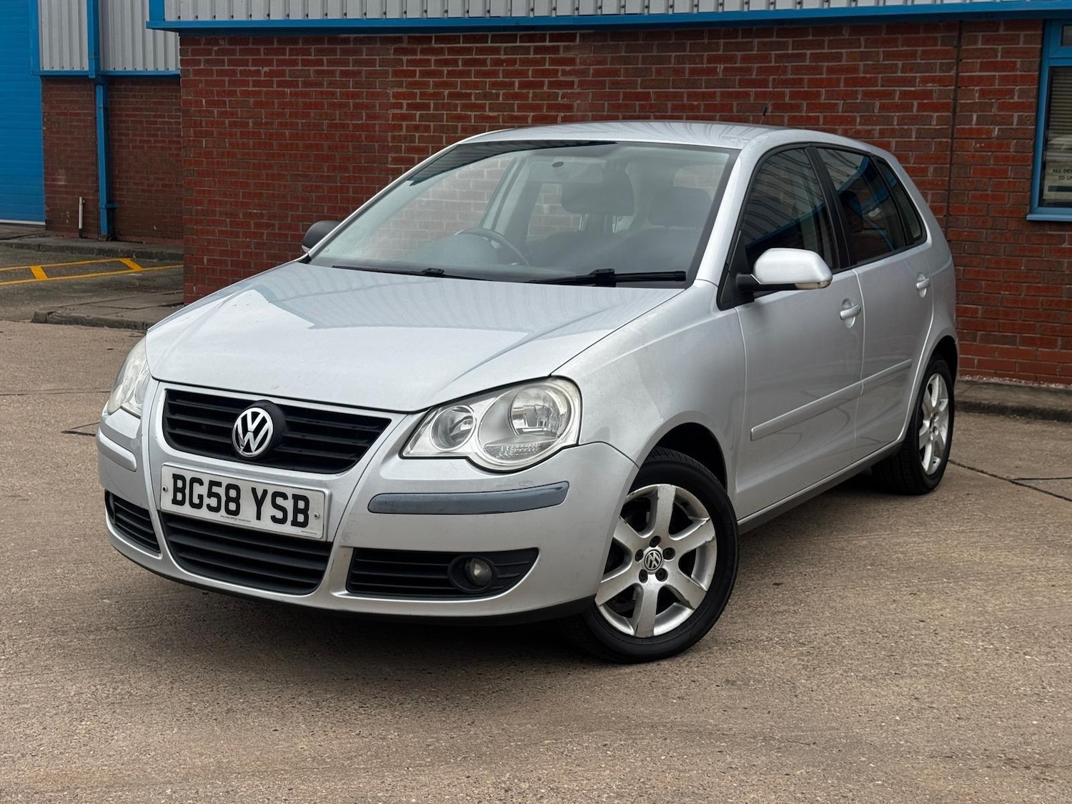 Used Volkswagen Polo 2009 for sale - 77909755: Photo 10