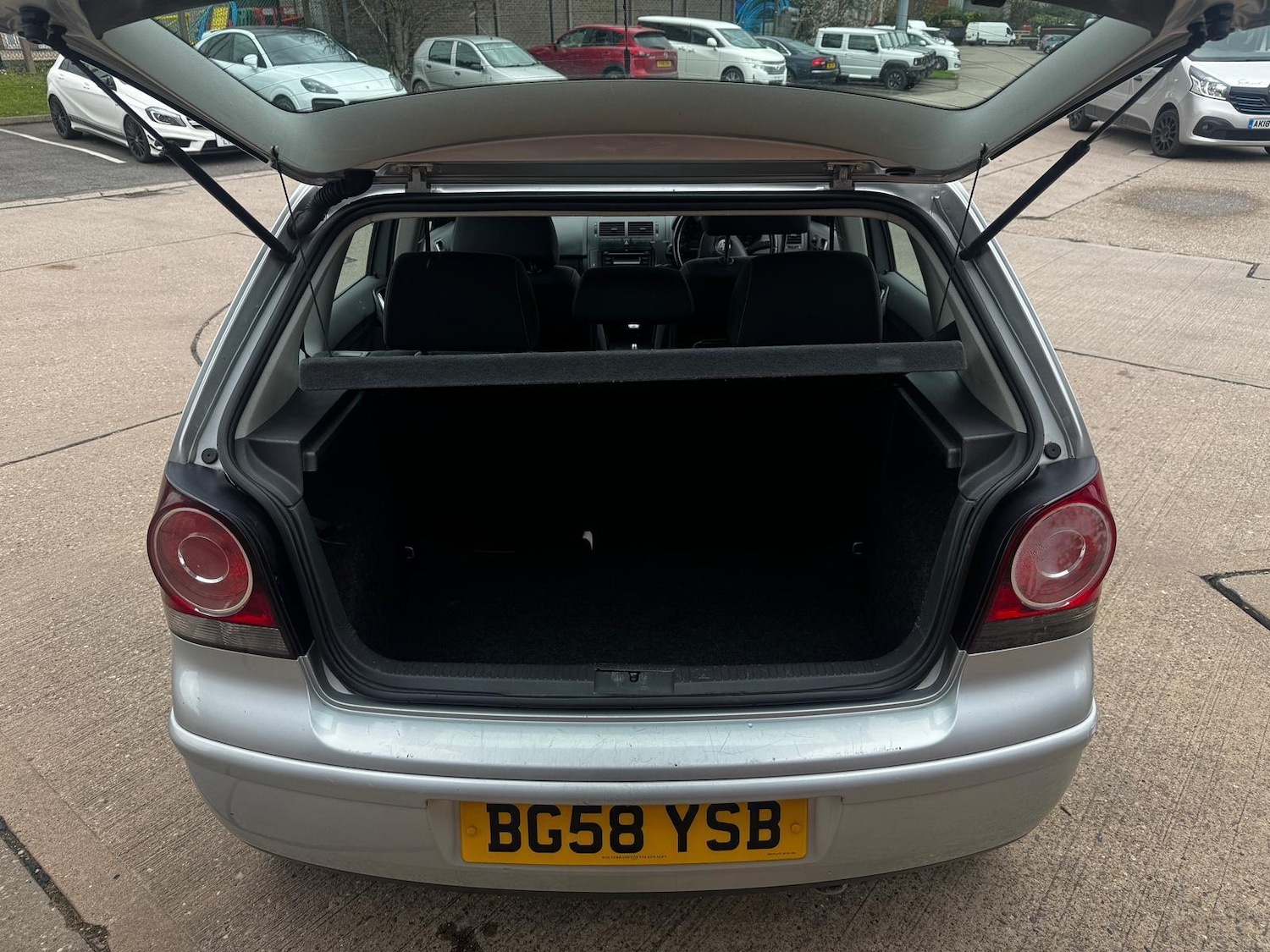 Used Volkswagen Polo 2009 for sale - 77909755: Photo 25