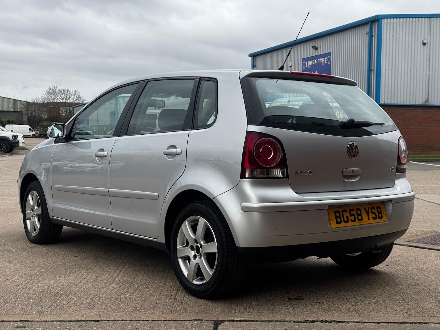 Used Volkswagen Polo 2009 for sale - 77909755: Photo 8