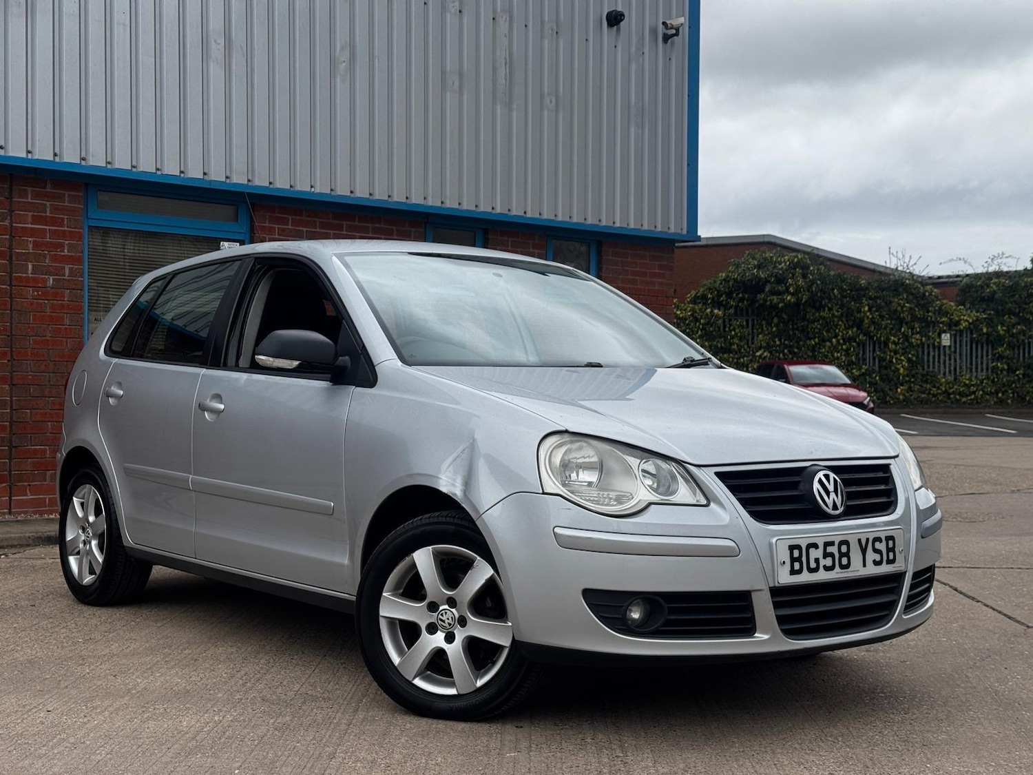 Used Volkswagen Polo 2009 for sale - 77909755: Photo 9