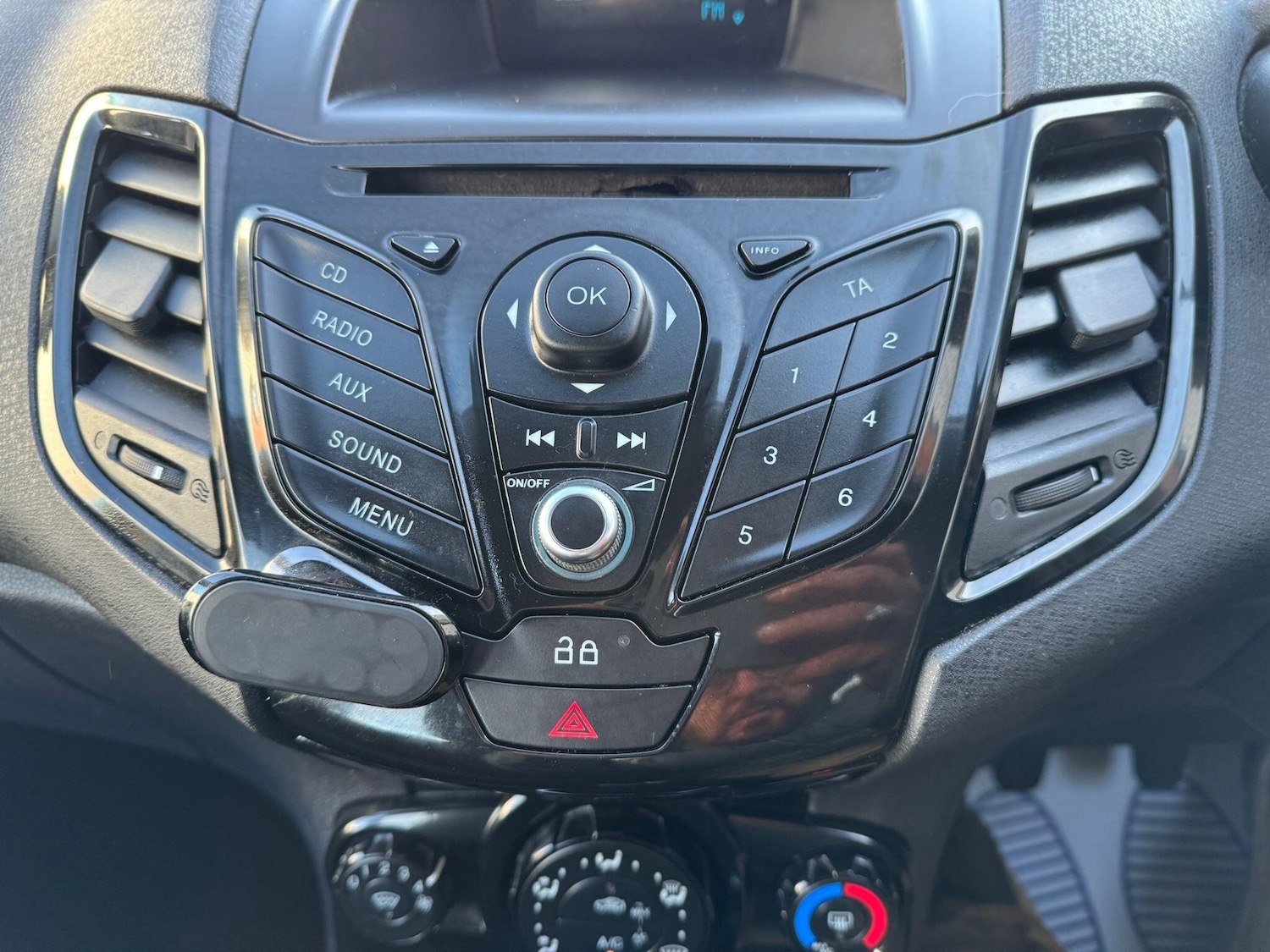 Used Ford Fiesta 2013 for sale - 76714328: Photo 24