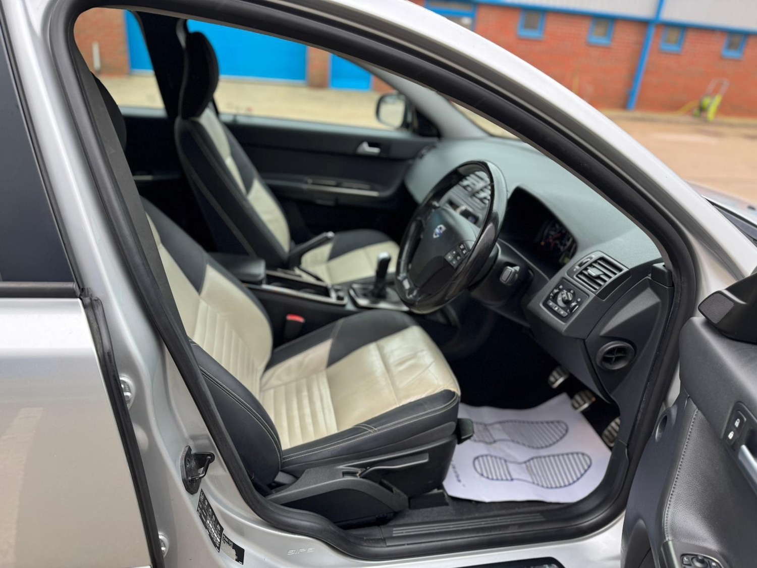 Used Volvo S40 2010 for sale - 76513277: Photo 11