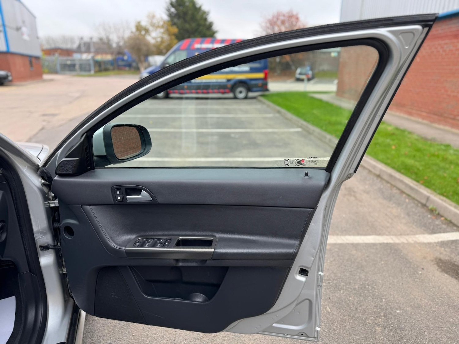 Used Volvo S40 2010 for sale - 76513277: Photo 13