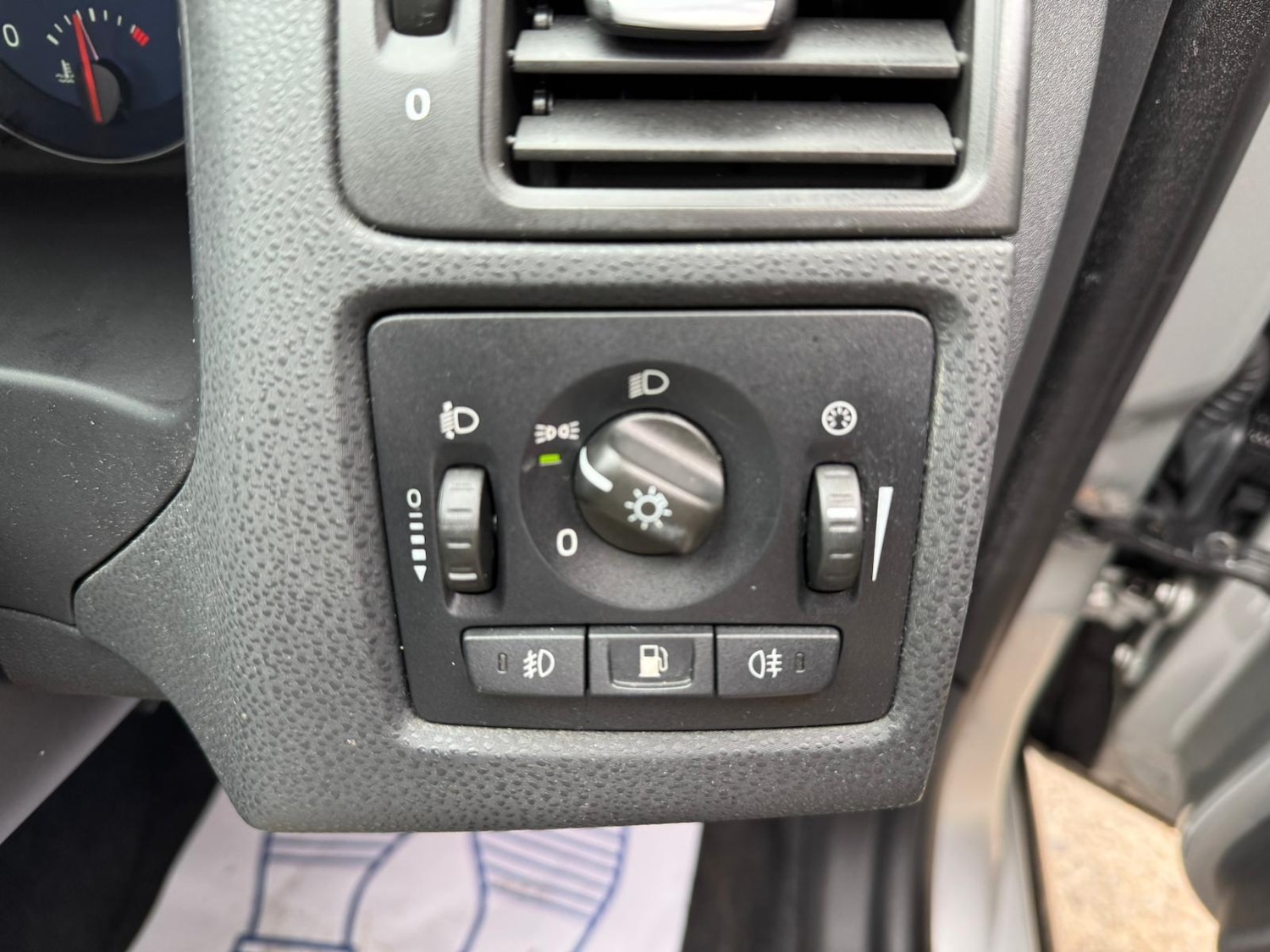 Used Volvo S40 2010 for sale - 76513277: Photo 19