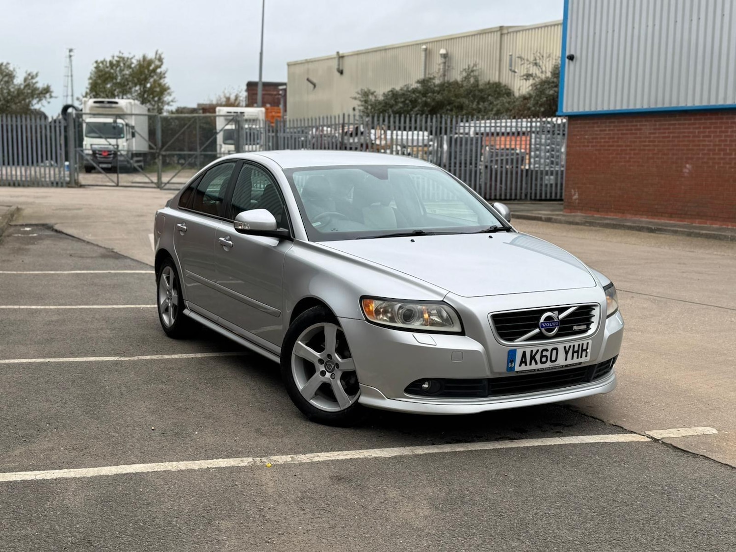 Used Volvo S40 2010 for sale - 76513277: Photo 8