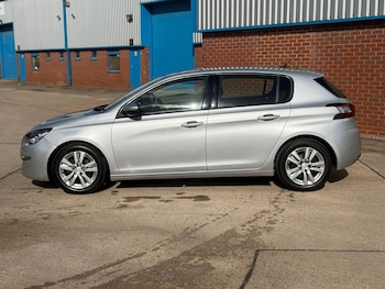 Used Peugeot 308 2014 for sale - 77892102: Photo