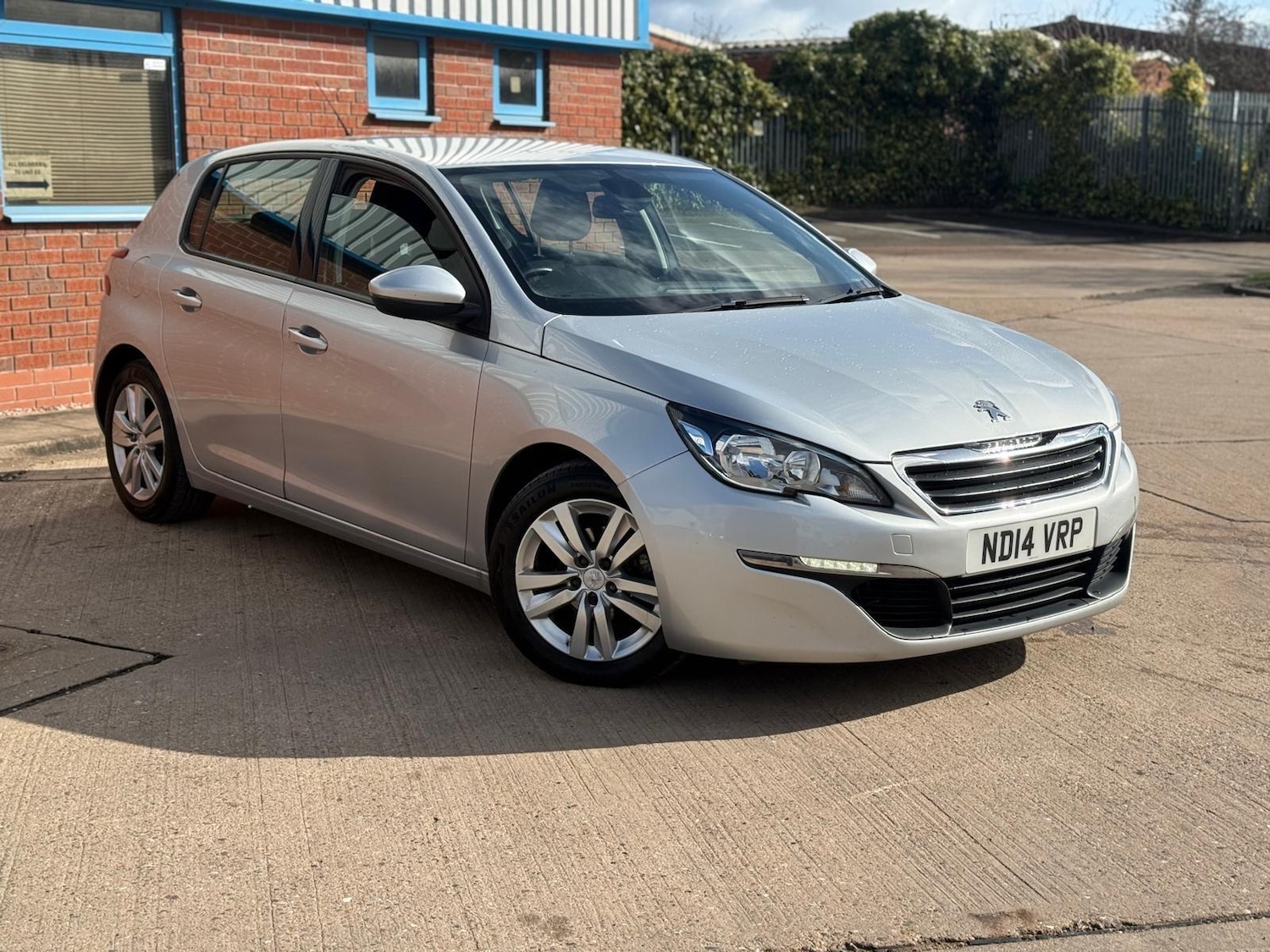Used Peugeot 308 2014 for sale - 77892102: Photo 9