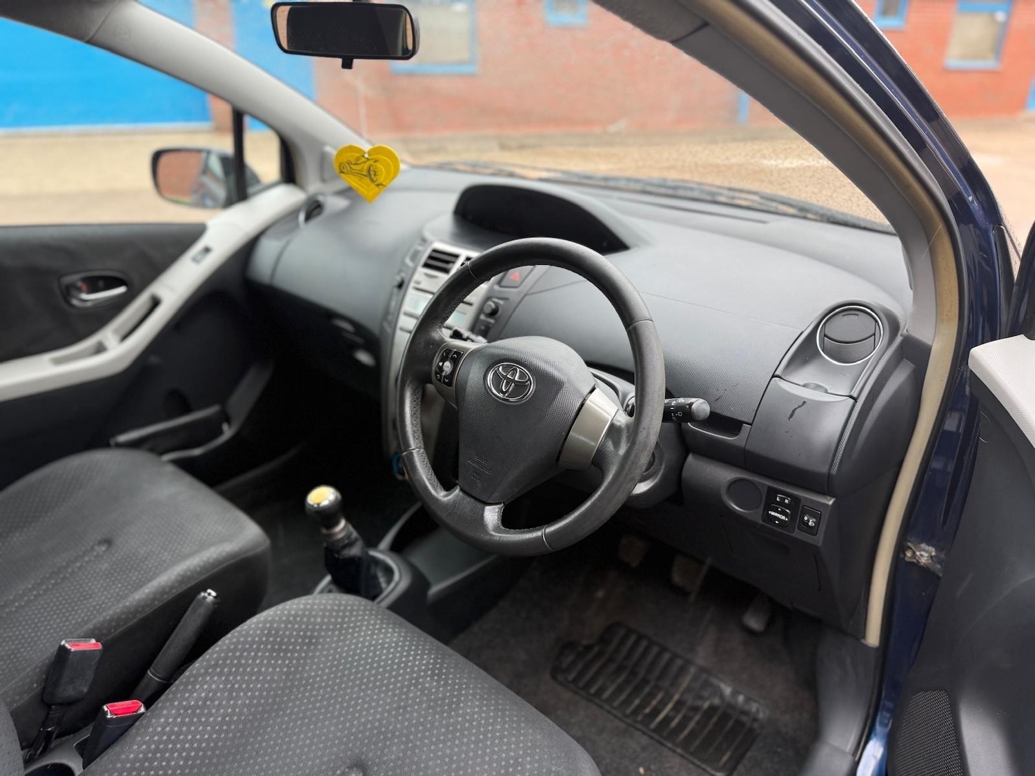 Used Toyota Yaris 2011 for sale - 76992940: Photo 15