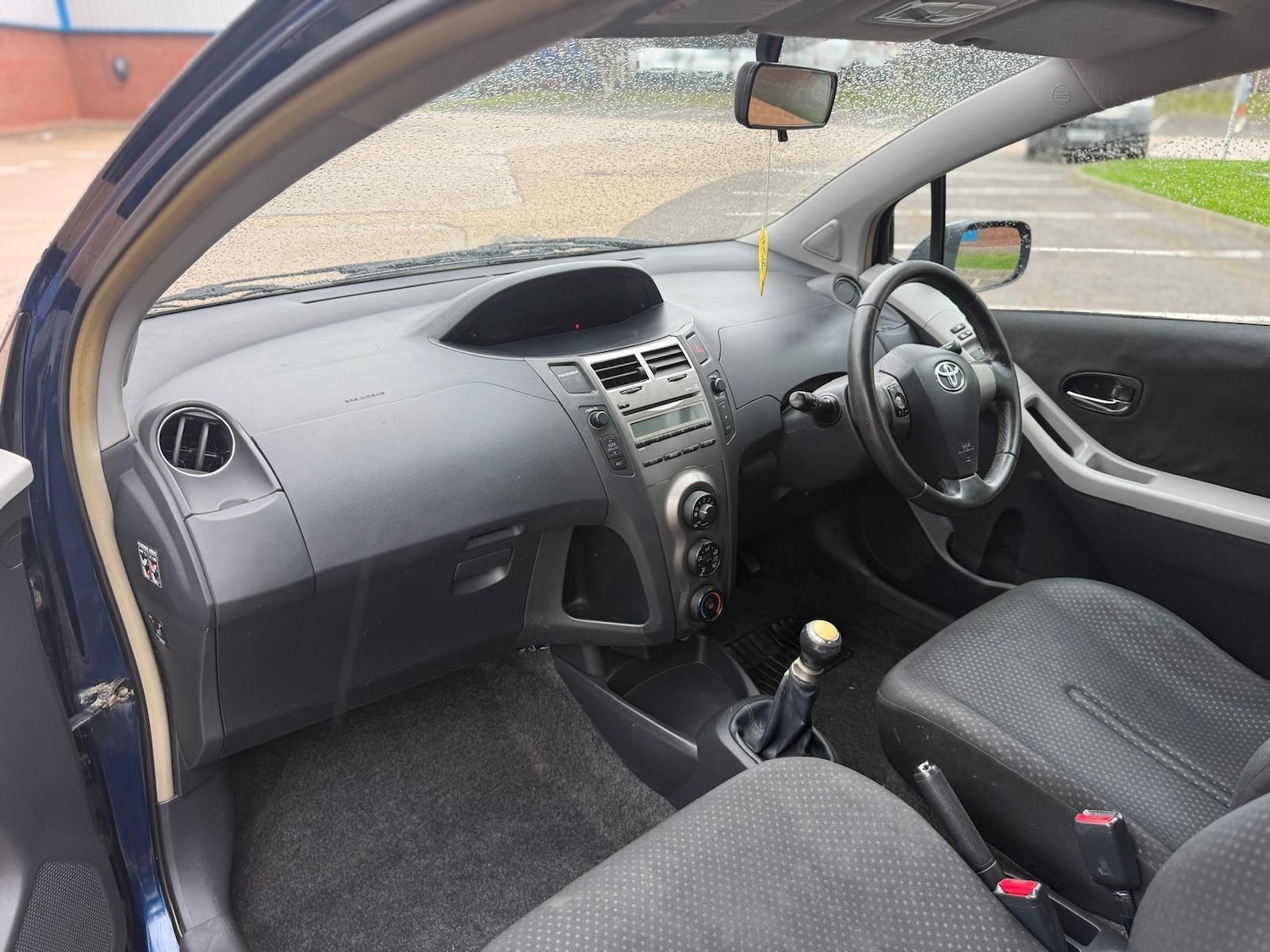 Used Toyota Yaris 2011 for sale - 76992940: Photo 16